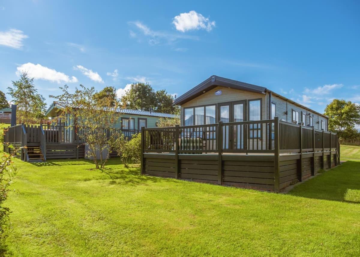 Docker Holiday Park Hotel Carnforth Eksteriør billede